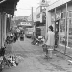 立東地区の商店街　1965(昭和40)年頃（写真：くにたち郷土文化館蔵）